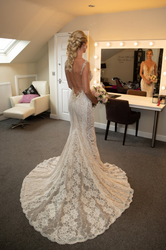 C2022-bv-882 - Backless lace wedding gown