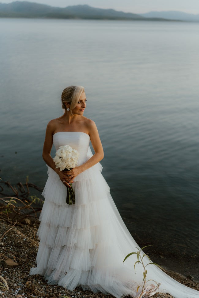 C2022-ST878 Robe de mariée trapèze à plusieurs niveaux sans bretelles