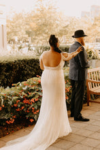 C2023-SB775 - Robe de mariée dos nu à encolure dégagée et perles grande taille