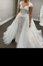 C2023-CS081 - Vestido de novia de encaje con pedrería y manga corta con falda desmontable