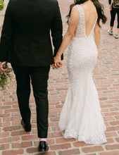 C2023-V93T - Sleeveless v-neck fitted sexy wedding gown
