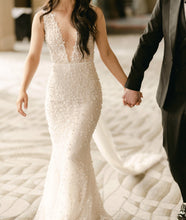 C2023-V93T - Sleeveless v-neck fitted sexy wedding gown
