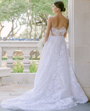 C2023-SA733B - vestido de novia evasé sin tirantes con encaje, pedrería y bordado