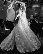 C2023-SA733B - vestido de novia evasé sin tirantes con encaje, pedrería y bordado