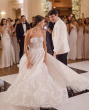 C2023-SA733B - vestido de novia evasé sin tirantes con encaje, pedrería y bordado