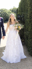C2023-SA733B - vestido de novia evasé sin tirantes con encaje, pedrería y bordado