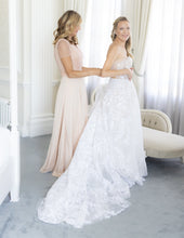 C2023-SA733B - vestido de novia evasé sin tirantes con encaje, pedrería y bordado