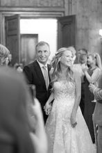 C2023-SA733B - vestido de novia evasé sin tirantes con encaje, pedrería y bordado