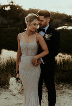 C2024-SB33S - Vestido de novia con cuello redondo y pedrería y tirantes finos