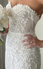 C2024-SF91 - vestido de novia sin tirantes con escote corazón y adornos con motivos florales