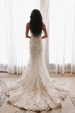 C2024-SL38 - robe de mariée fluide sans bretelles avec ornements en dentelle perlée