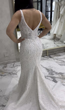 C2024-B81S - robe de mariée perlée avec ligne de buste ouverte et bretelles