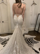 C2024-VF449 - Vestido de novia bordado, ajustado y con vuelo, sin mangas, con escote en V profundo y sexy
