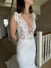 C2024-ID66 - sleeveless deep v-neck bustline wedding dress
