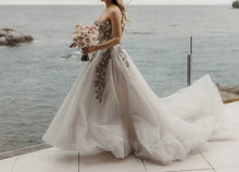 C2024-SBG49 - strapless sweetheart wedding gown