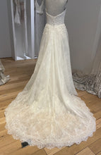 C2023-SBB4 - Vestido de novia entallado sin tirantes y falda fluida