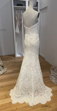 C2023-SBB4 - Vestido de novia entallado sin tirantes y falda fluida