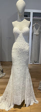 C2023-SBB4 - Vestido de novia entallado sin tirantes y falda fluida