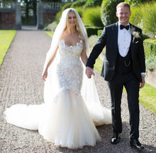 C2023-LFu33 - sleeveless open bust line lace wedding gown