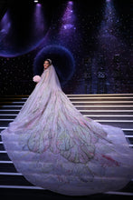 C2023-BG88C - Robe de mariée robe de bal multicolore sans manches à encolure dégagée avec traîne cathédrale