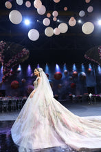 C2023-BG88C - Robe de mariée robe de bal multicolore sans manches à encolure dégagée avec traîne cathédrale
