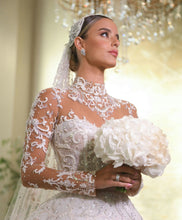 C2023-LSC87 - Robe de bal de mariage à manches longues et broderie de perles, décolleté illusion transparent