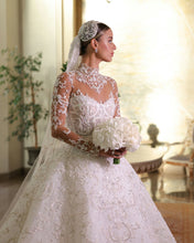 C2023-LSC87 - Robe de bal de mariage à manches longues et broderie de perles, décolleté illusion transparent