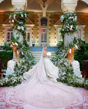 C2023-BG88C - Robe de mariée robe de bal multicolore sans manches à encolure dégagée avec traîne cathédrale