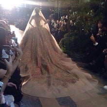 C2023-BG88C - Robe de mariée robe de bal multicolore sans manches à encolure dégagée avec traîne cathédrale