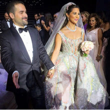 C2023-BG88C - Robe de mariée robe de bal multicolore sans manches à encolure dégagée avec traîne cathédrale