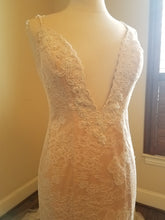 Style #C2015beck - Robe de mariée inspirée de Berta en dentelle perlée