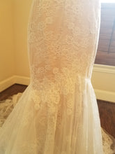 Style #C2015beck - Robe de mariée inspirée de Berta en dentelle perlée