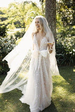 C2022-SV553 - robe de mariée sexy sans manches à col en V profond avec nœud.