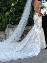 C2022-Sff39 vestido de novia con motivo floral en 3D, ajustado y con vuelo, sin tirantes