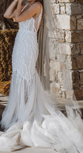 C2022-Sff771 - robe de mariée ajustée et évasée à col en V sans manches
