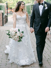 C2023-SAL12a - robe de mariée trapèze de créateur en dentelle perlée avec bretelles