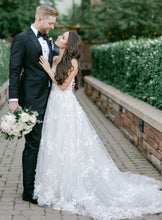 C2023-SAL12a - robe de mariée trapèze de créateur en dentelle perlée avec bretelles