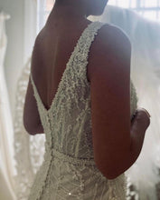 C2023-BSS808 - robe de mariée sans manches à col rond et perles