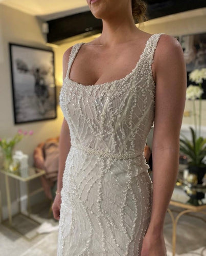 C2023-BSS808 - robe de mariée sans manches à col rond et perles