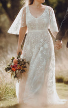C2023-FS55b robe de mariée transparente à manches courtes à volants avec ligne de col en v