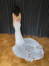 Robe de mariée ajustée sans manches à col bénitier C2023-cn71