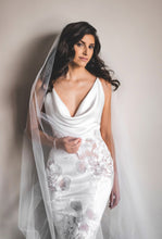 Robe de mariée ajustée sans manches à col bénitier C2023-cn71