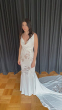 Robe de mariée ajustée sans manches à col bénitier C2023-cn71