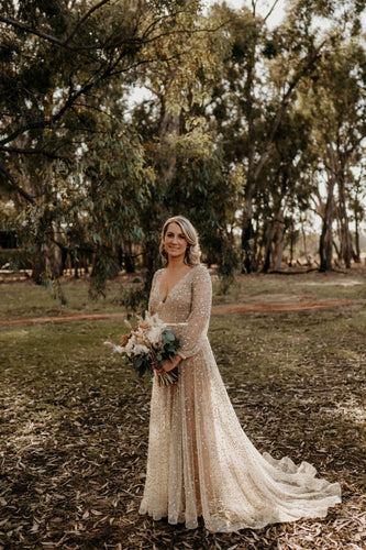 C2023-LL694 - Robe de mariée transparente à manches longues et col en V perlé