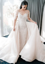 C2023-B551 - Robe de mariée à manches longues et col illusion transparent avec surjupe amovible