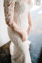 C2023-B551 - Robe de mariée à manches longues et col illusion transparent avec surjupe amovible