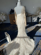 C2023-B551 - Robe de mariée à manches longues et col illusion transparent avec surjupe amovible