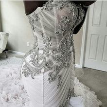 C2022-RR418 Vestido de novia con cola de volantes, ajustado y con vuelo, sin tirantes