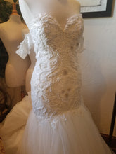 Estilo C2020-Nikema - Vestido de novia de encaje con pedrería entallado y con vuelo
