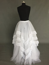 Robe de mariée sans bretelles avec jupe transparente 